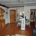 Par Ci, Par La