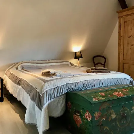 Par Ci, Par La Apartament