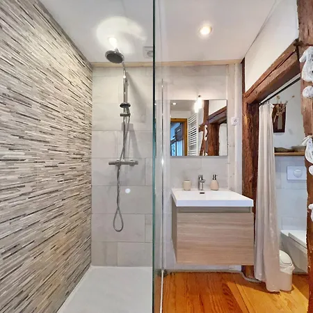 Par Ci, Par La Διαμέρισμα