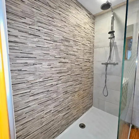 Apartament Par Ci, Par La