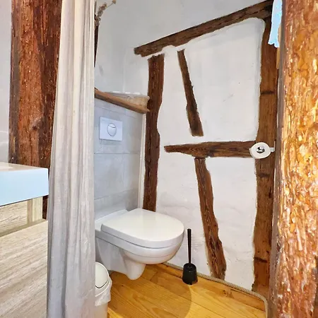 Apartament Par Ci, Par La *