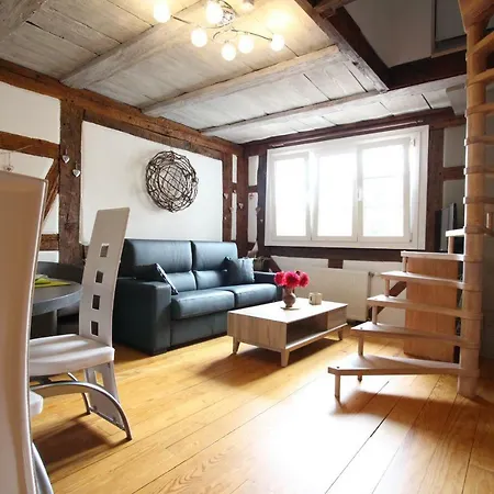 Apartament Par Ci, Par La