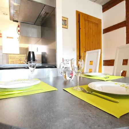 Apartament Par Ci, Par La *