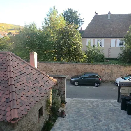 Apartament Par Ci, Par La