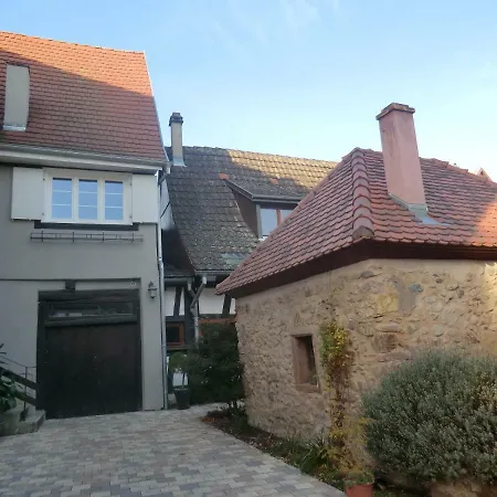 Apartament Par Ci, Par La *