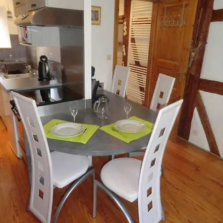 Par Ci, Par La Apartament *