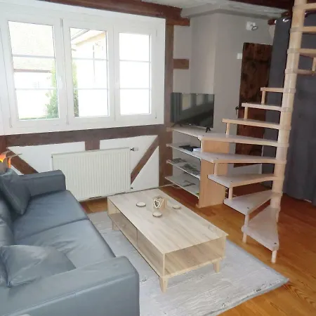 Par Ci, Par La Apartament *