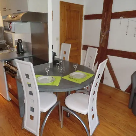 Apartament Par Ci, Par La *