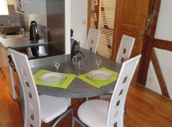 Par Ci, Par La Apartment *